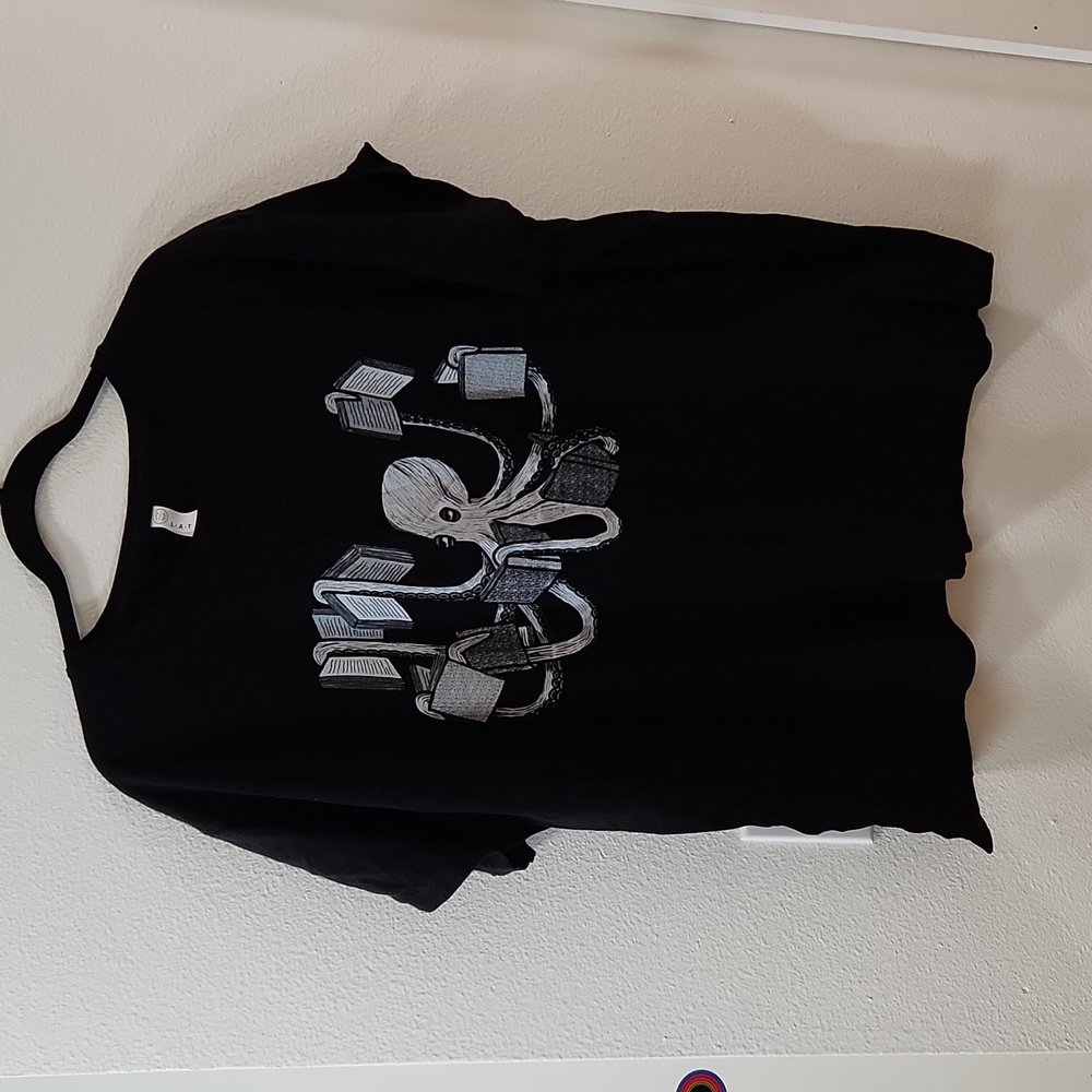 $5 sale! Octopus reading tshirt